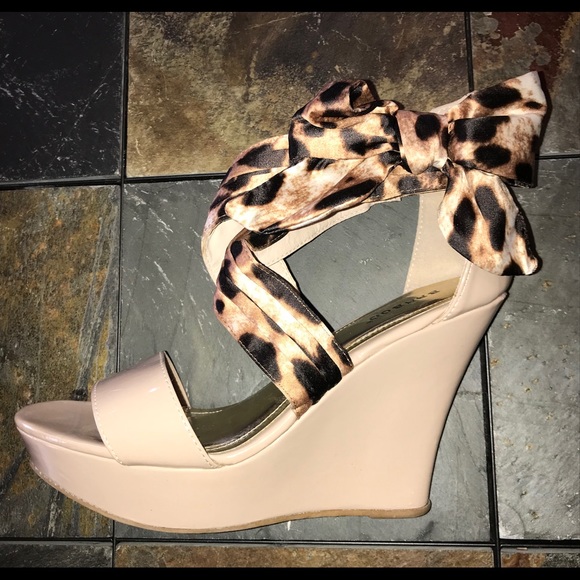 Beige wedges with cheetah bow - Picture 2 of 4